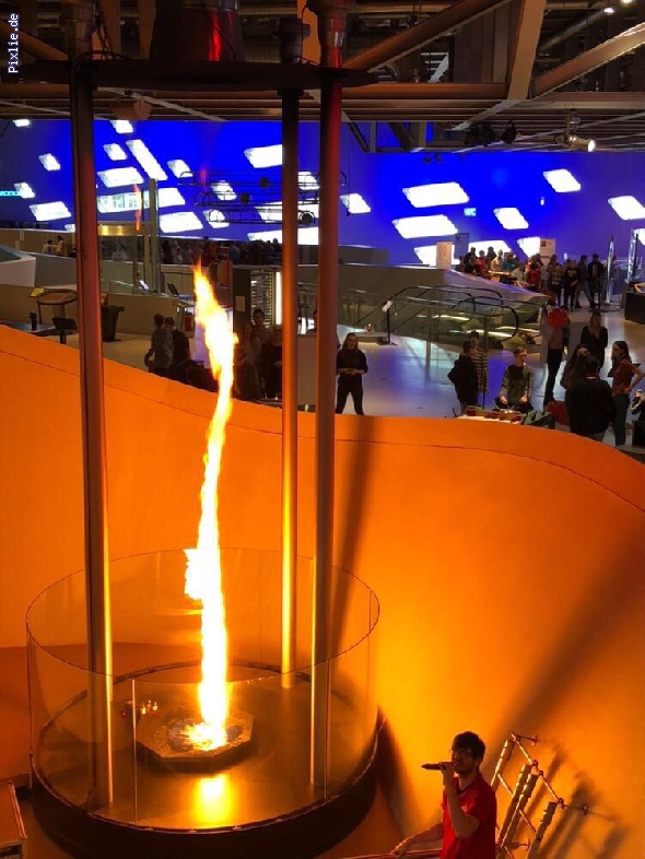 http://www.beruflichesgymnasium.de/pixlie/cache/vs_Phaeno 2017_14 Phaeno. Feuertornado. Dez. 2017. Foto Schüler.JPG